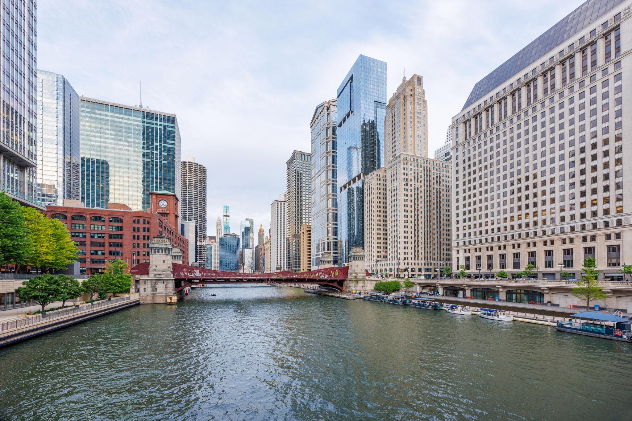 Downtown Chicago skyline and real estate investment opportunities